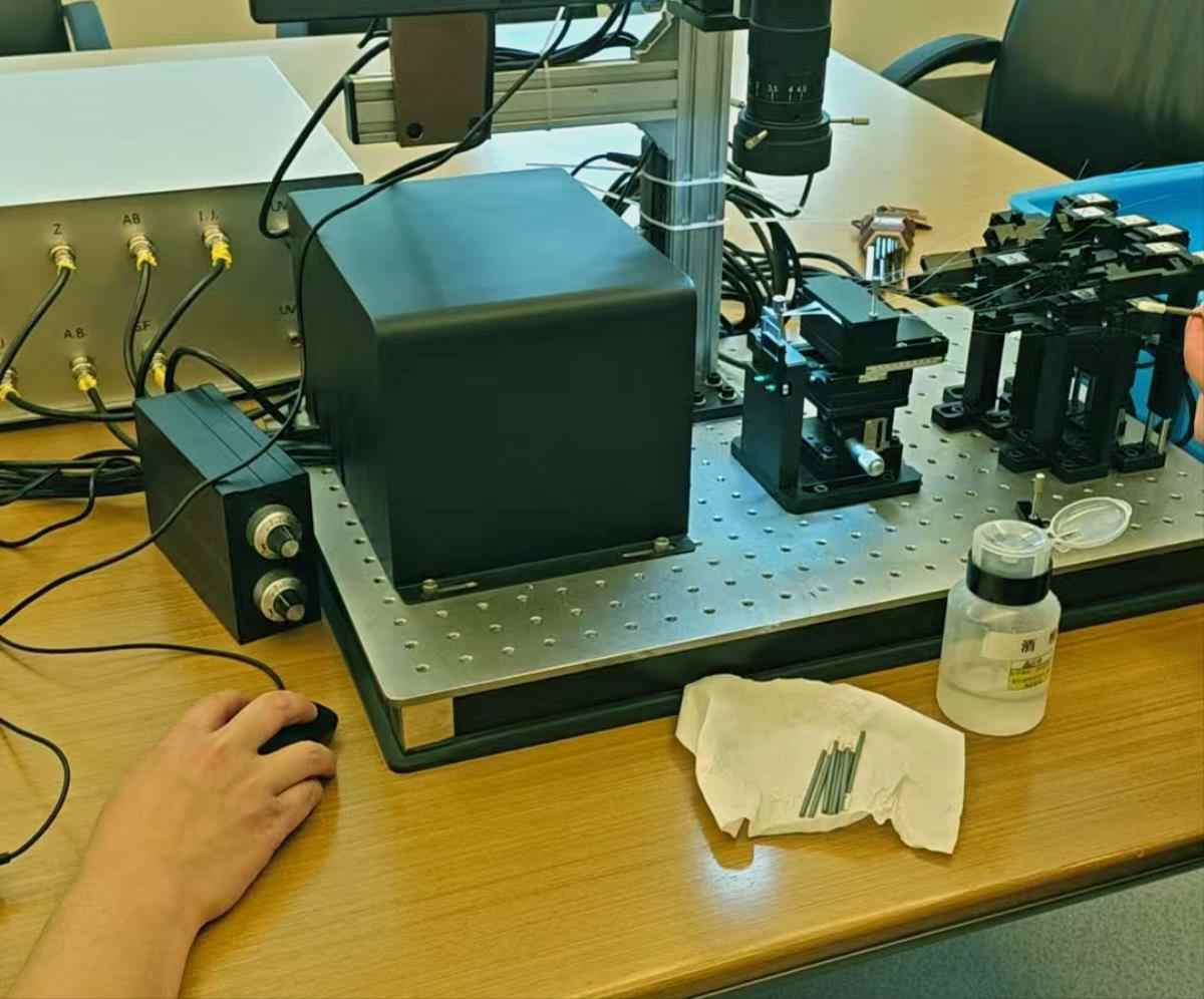 保偏多芯自动调节设备Venus-PMTurner